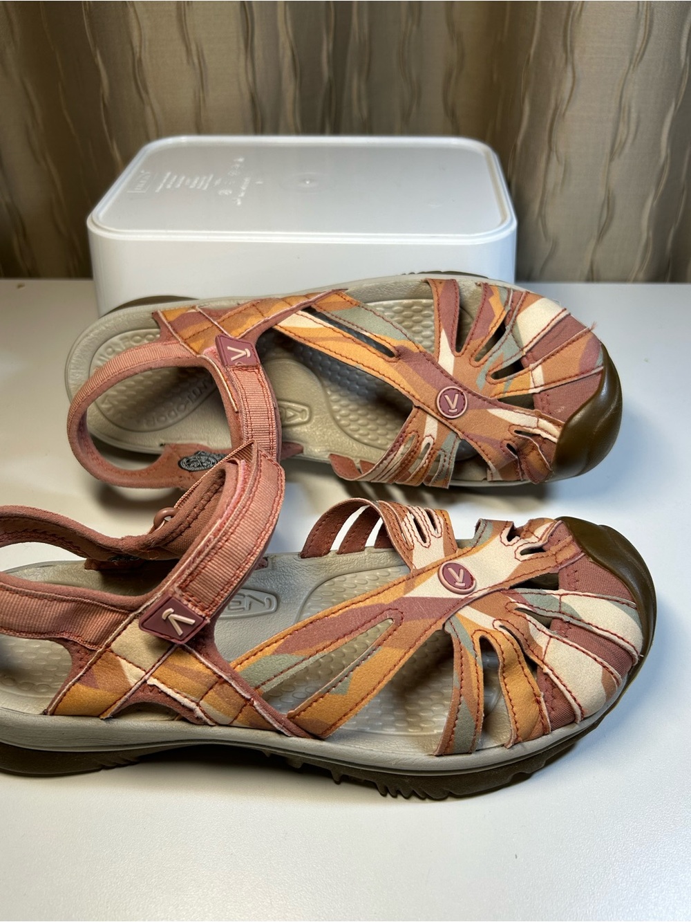 Keen Rose Women's 8.5 Peach Cream Tan Multicolor Closed Toe Strappy Sandal - Picture 15 of 16